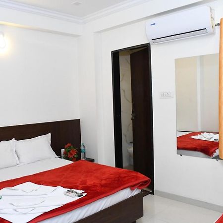 Hotel Sai Shatabdi Shirdi Zewnętrze zdjęcie