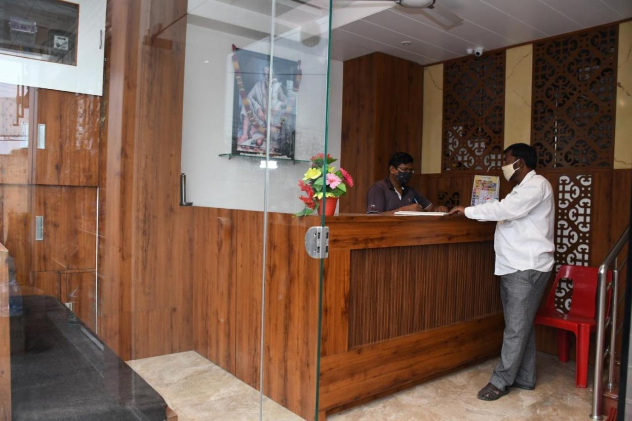 Hotel Sai Shatabdi Shirdi Zewnętrze zdjęcie