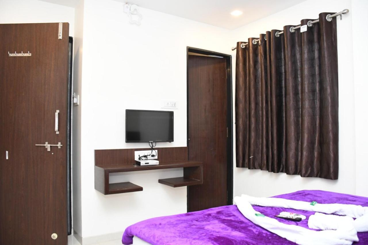 Hotel Sai Shatabdi Shirdi Zewnętrze zdjęcie