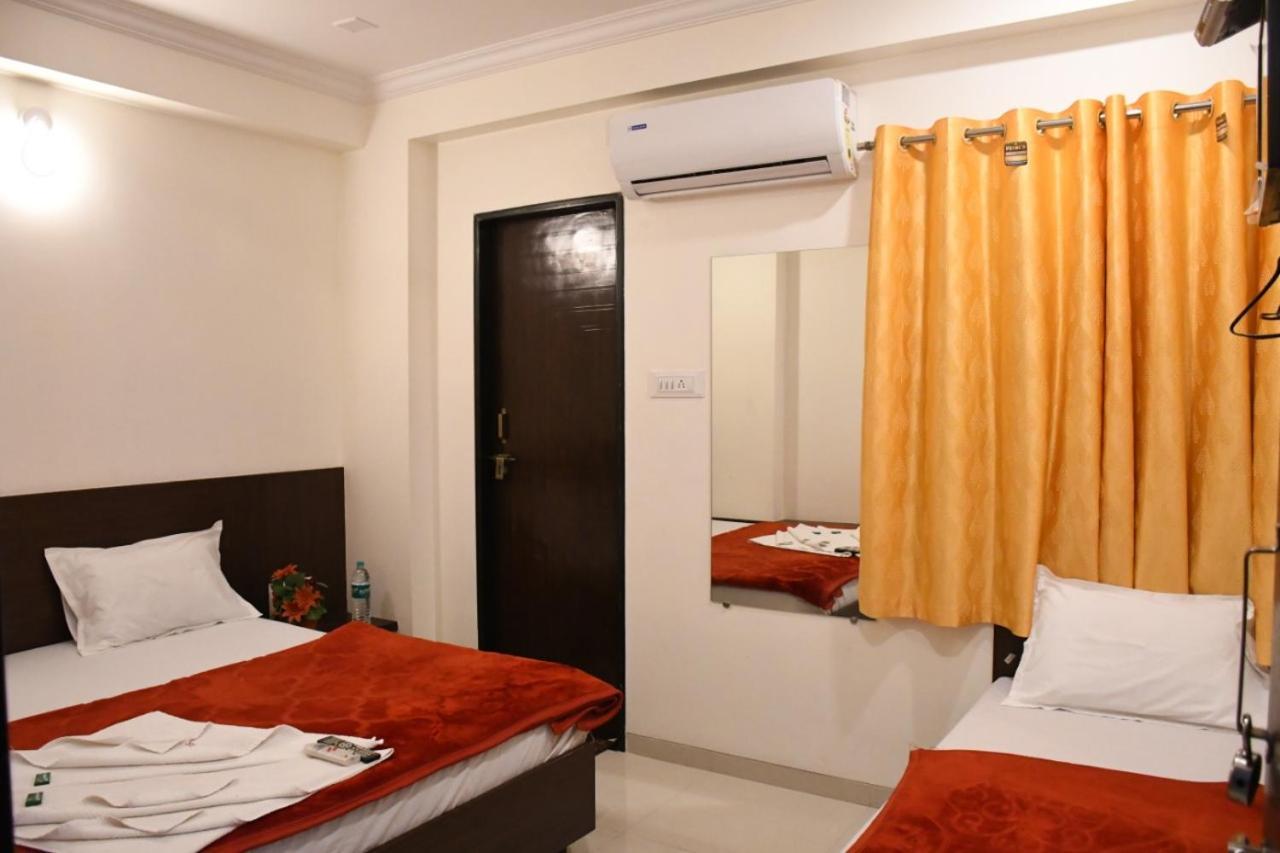 Hotel Sai Shatabdi Shirdi Zewnętrze zdjęcie